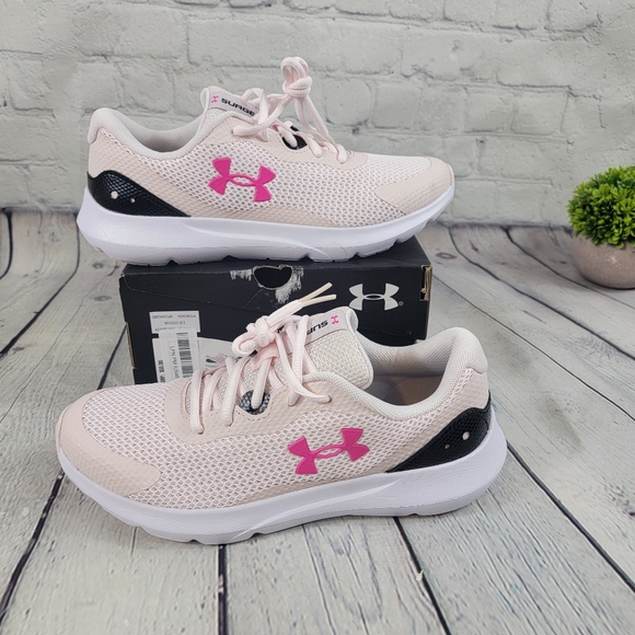 Under Armour Other - NIB UA Under Armor GGS Surge 3 Size 6Y